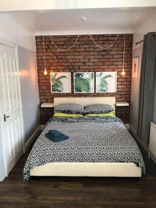 Cosy Two Bed Terraced House 7Min Drive From City Belfast Zewnętrze zdjęcie