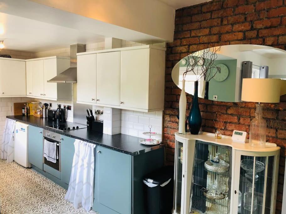Cosy Two Bed Terraced House 7Min Drive From City Belfast Zewnętrze zdjęcie