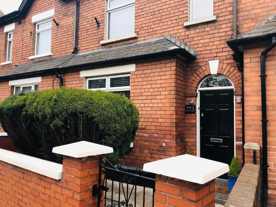Cosy Two Bed Terraced House 7Min Drive From City Belfast Zewnętrze zdjęcie