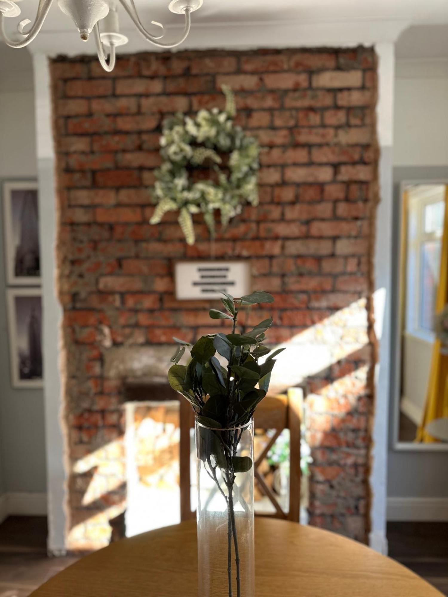 Cosy Two Bed Terraced House 7Min Drive From City Belfast Zewnętrze zdjęcie
