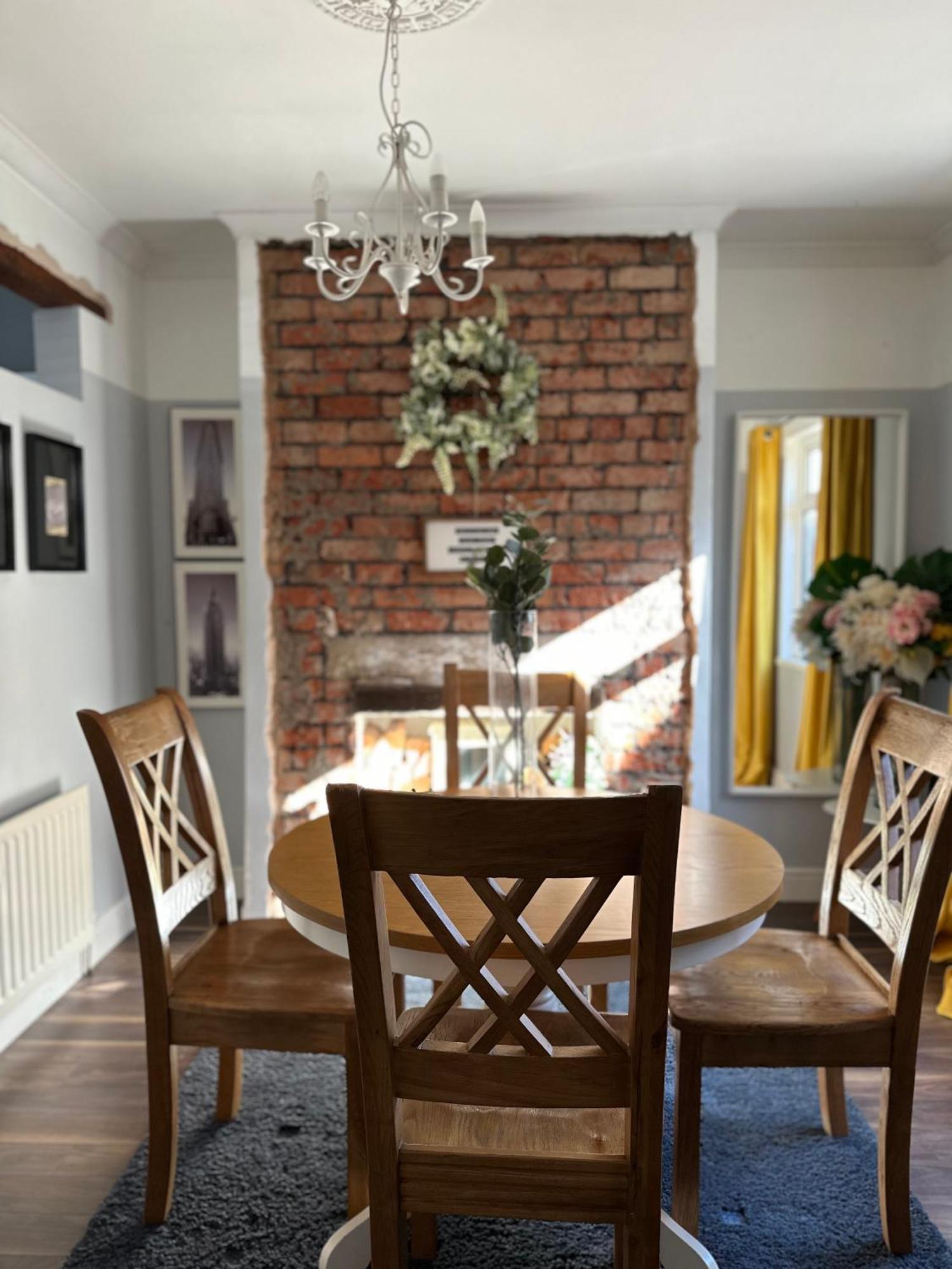Cosy Two Bed Terraced House 7Min Drive From City Belfast Zewnętrze zdjęcie