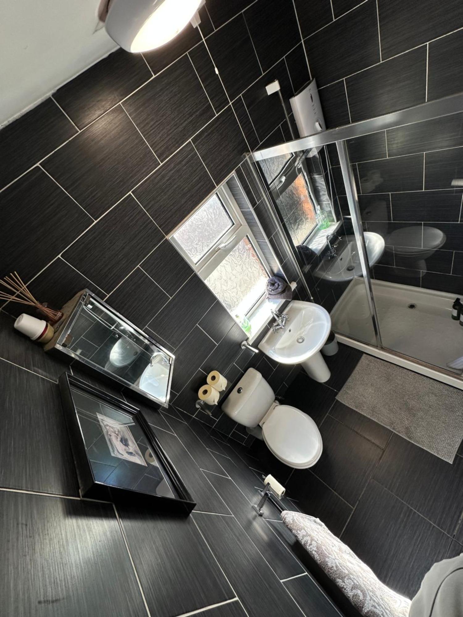 Cosy Two Bed Terraced House 7Min Drive From City Belfast Zewnętrze zdjęcie
